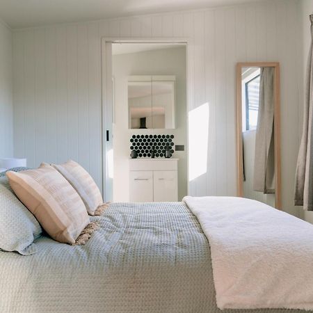 Mountain Cabin - Central, Cosy And Cute With Views Wanaka Luaran gambar