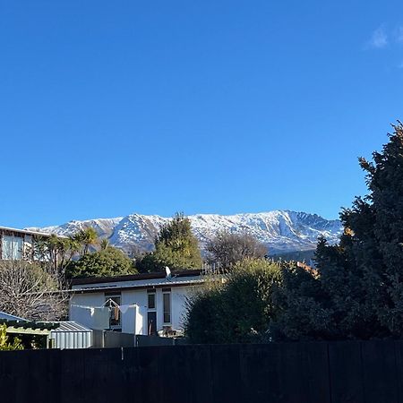 Mountain Cabin - Central, Cosy And Cute With Views Wanaka Luaran gambar
