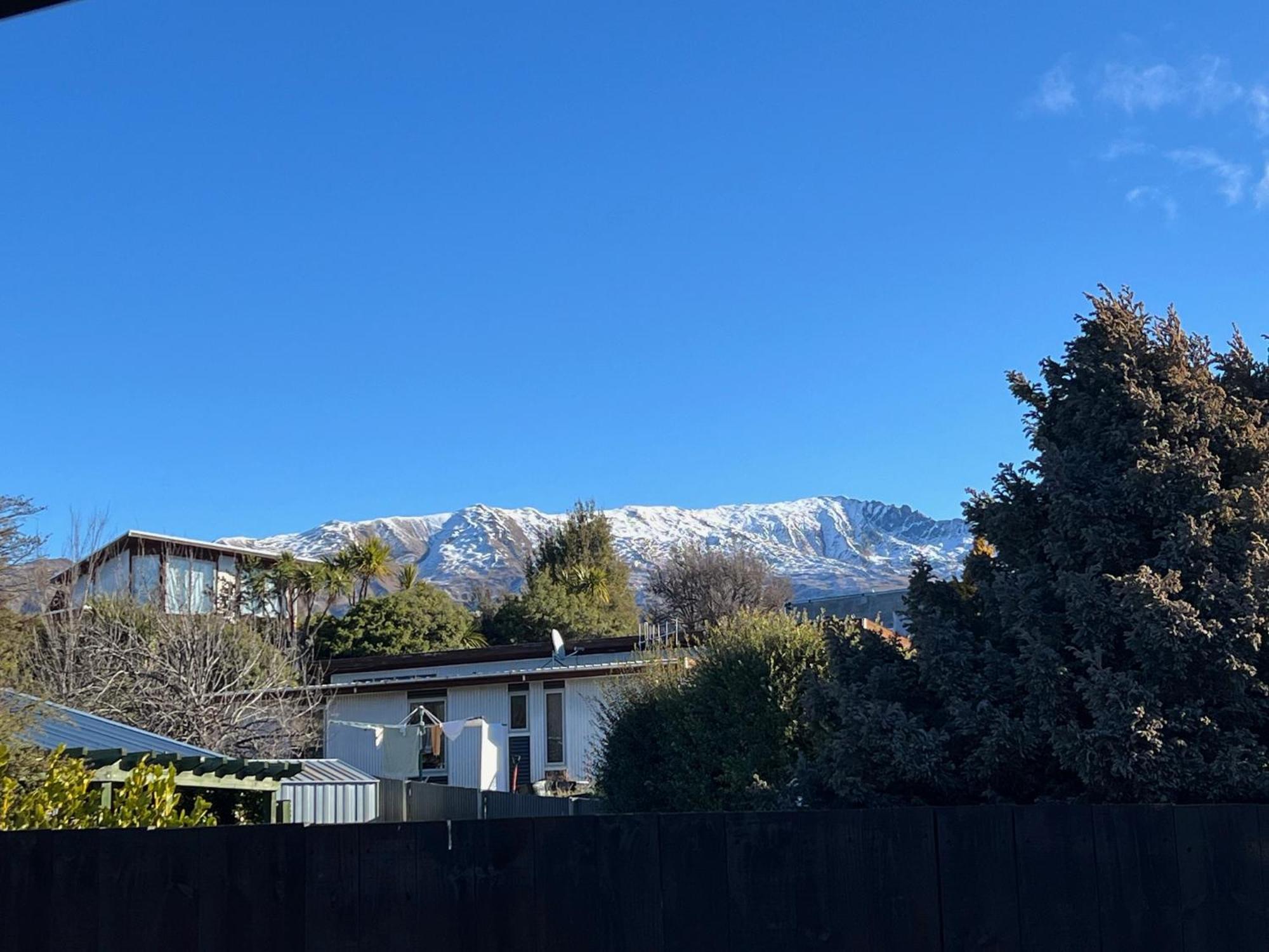 Mountain Cabin - Central, Cosy And Cute With Views Wanaka Luaran gambar