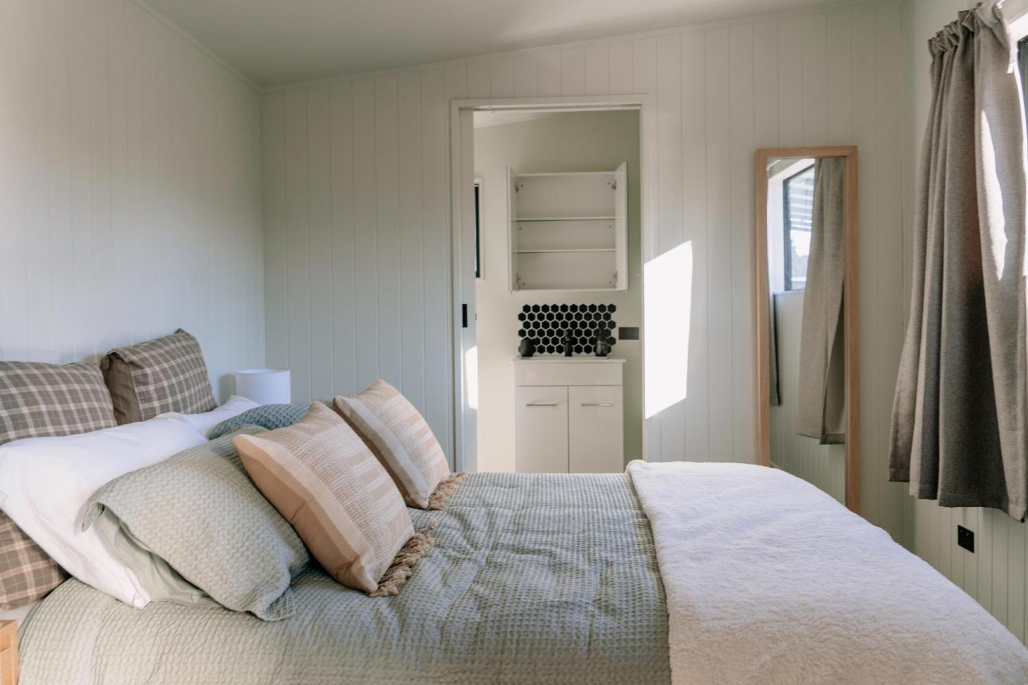 Mountain Cabin - Central, Cosy And Cute With Views Wanaka Luaran gambar